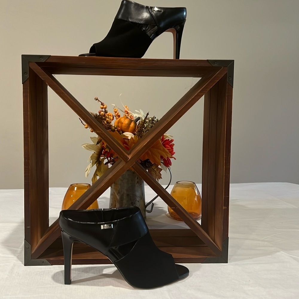 8 1/2 Calvin Klein women’s heel